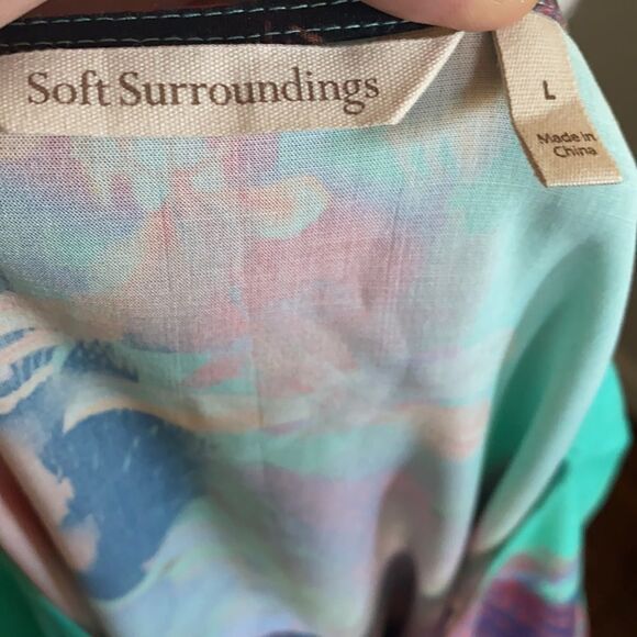 Soft Surroundings Floral Print Feminine Casual Modern Top Art To Wear Boho - Picture 9 of 9